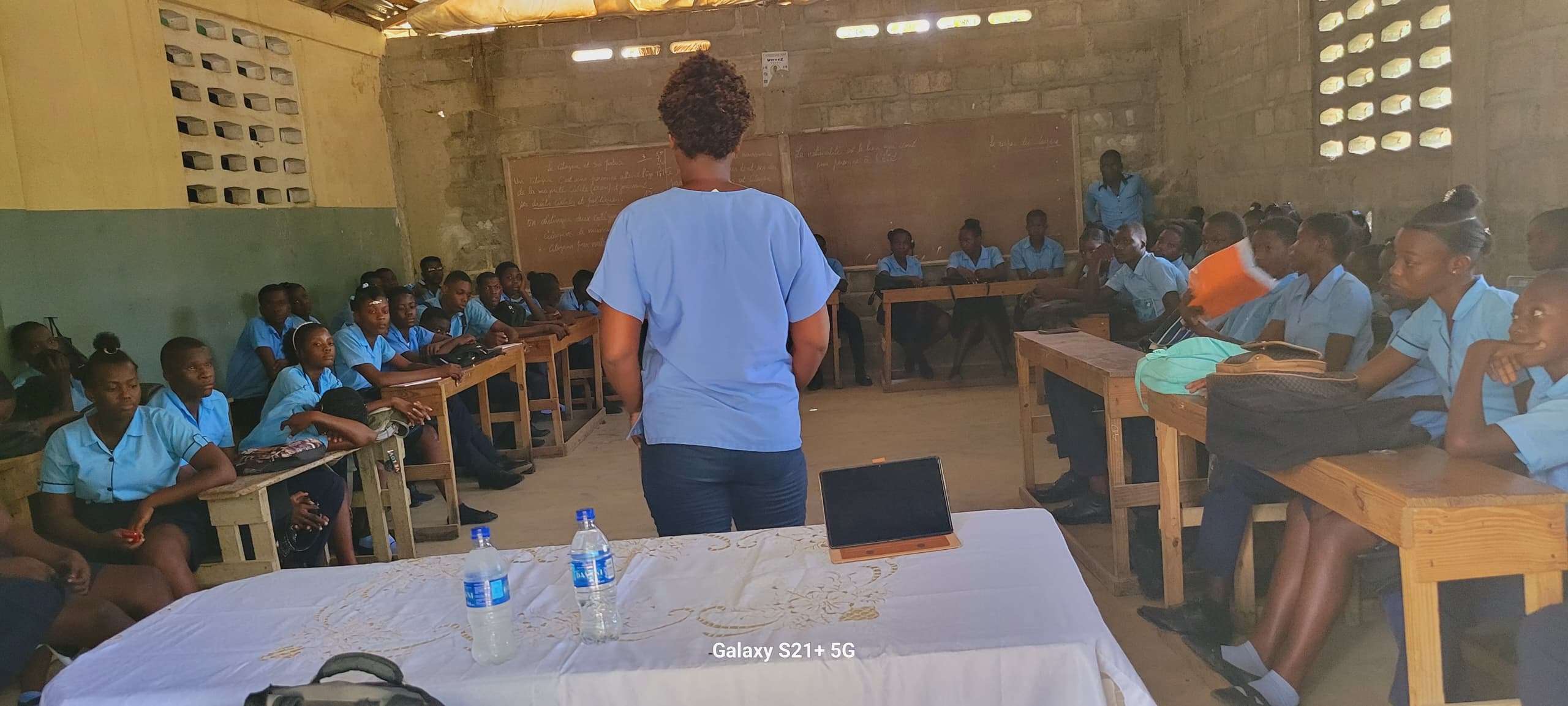 Salle de classe avec tutrice